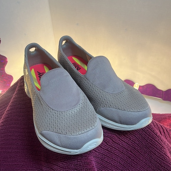 Skechers Women's Go Walk 4 Pursuit Walking Shoe, Light Grey, 10 - Picture 10 of 10